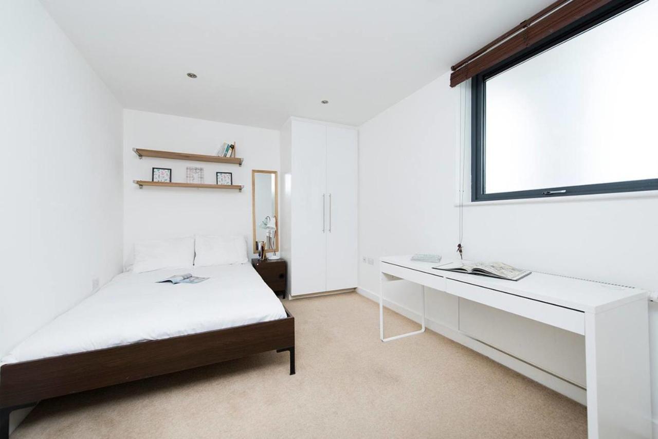 Stylish 2 Bedroom Flat With Balcony In London Exterior foto