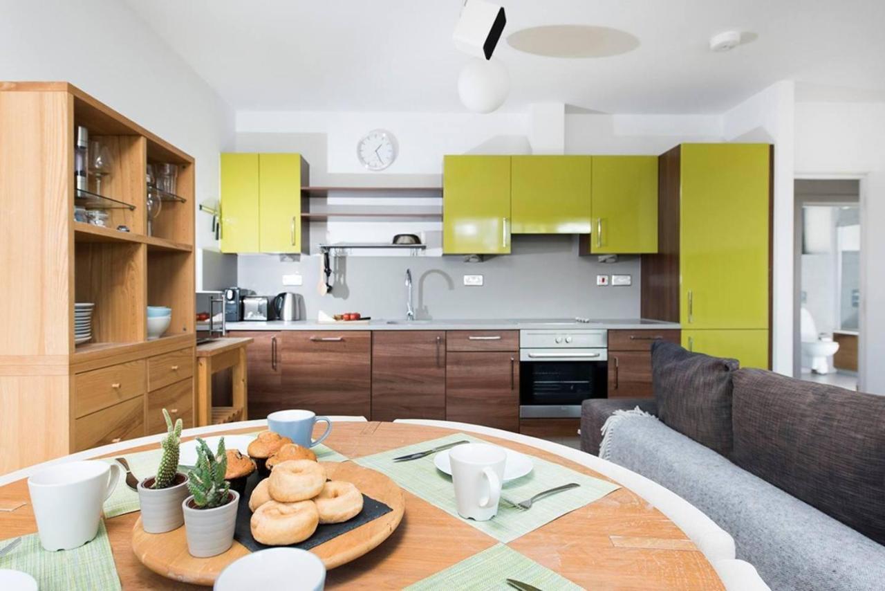 Stylish 2 Bedroom Flat With Balcony In London Exterior foto